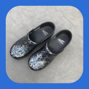 🔷Dansko- Black with Blue & Silver🔷